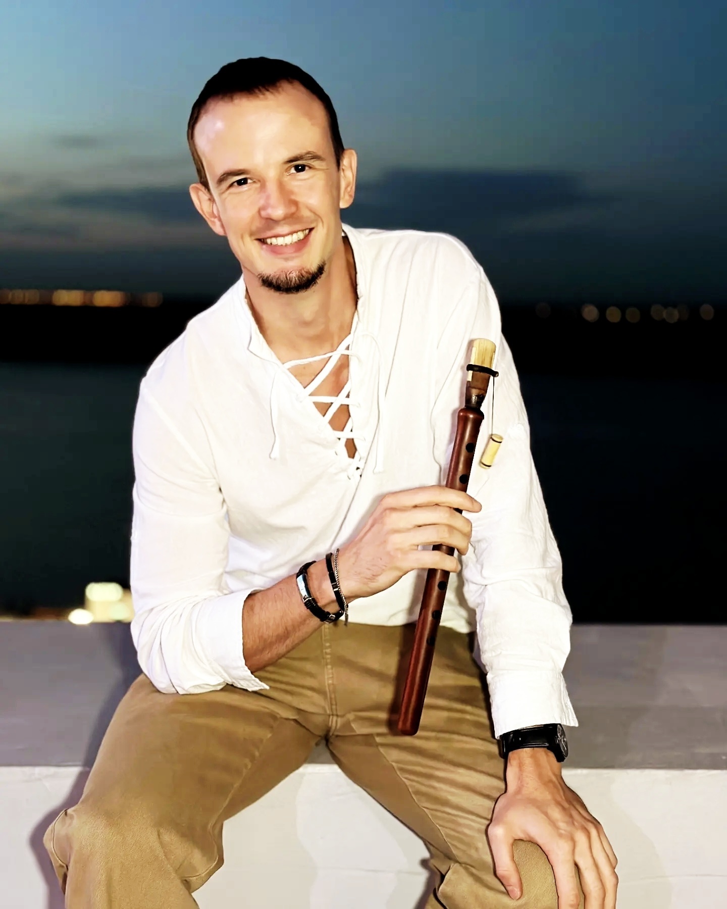 Артур Мельников играет на дудуке